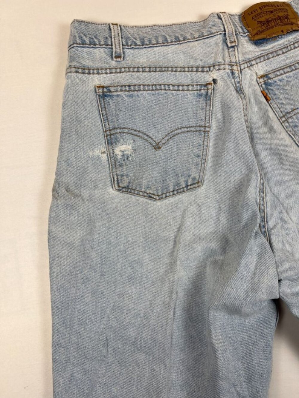 Vintage Levis 550 Mens 36 Light Wash Denim Jean Shorts Distressed Orange Tab 90s - Picture 10 of 13
